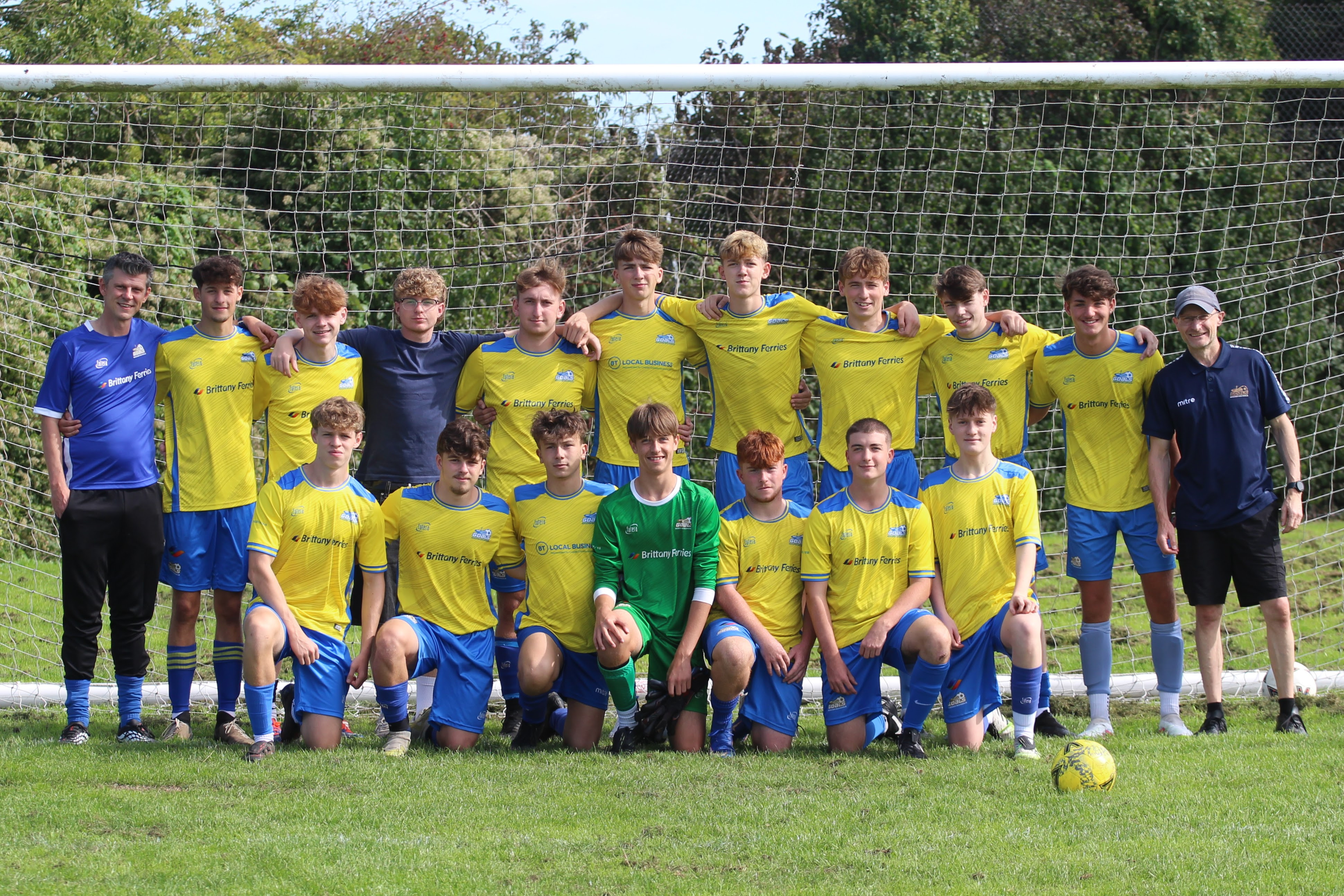 Goals Soccer School U18 Yellows Goals Soccer School U18 Yellows
